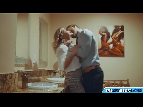 ❤️ Quando uma loira peituda o seduz em um banheiro público ️ Apenas porno em pt-br.cbddeluxe.top ❤